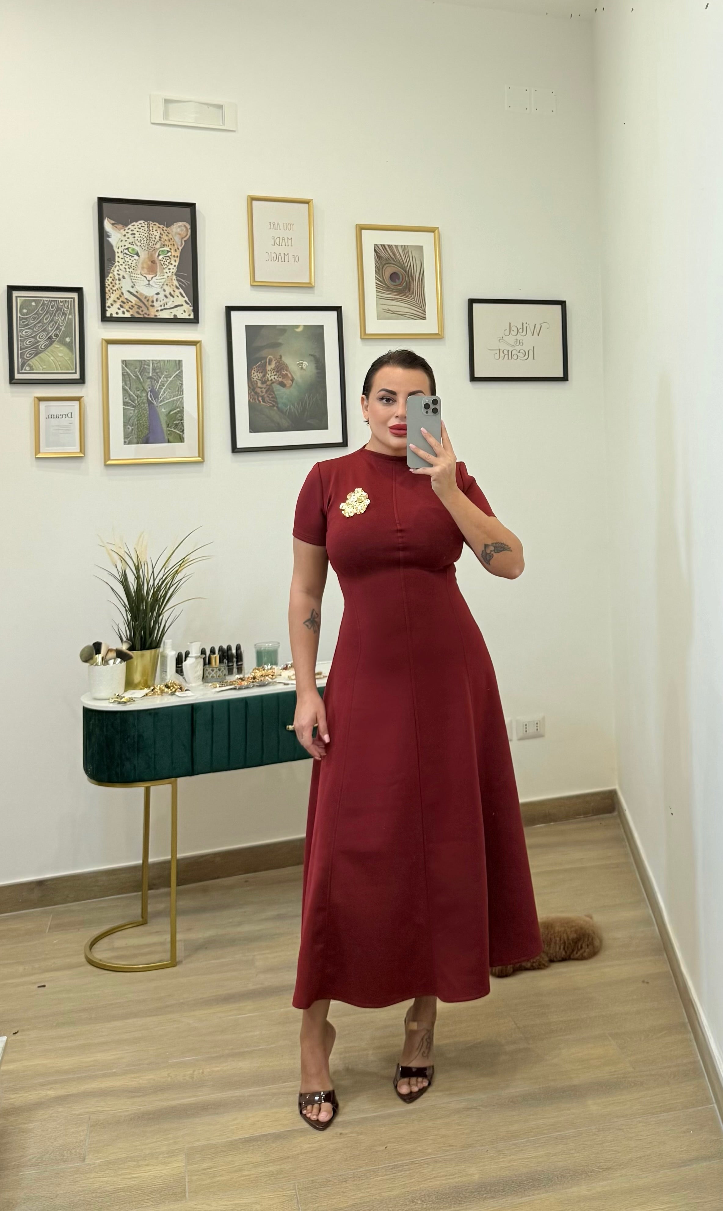 Abito spilla bordò’