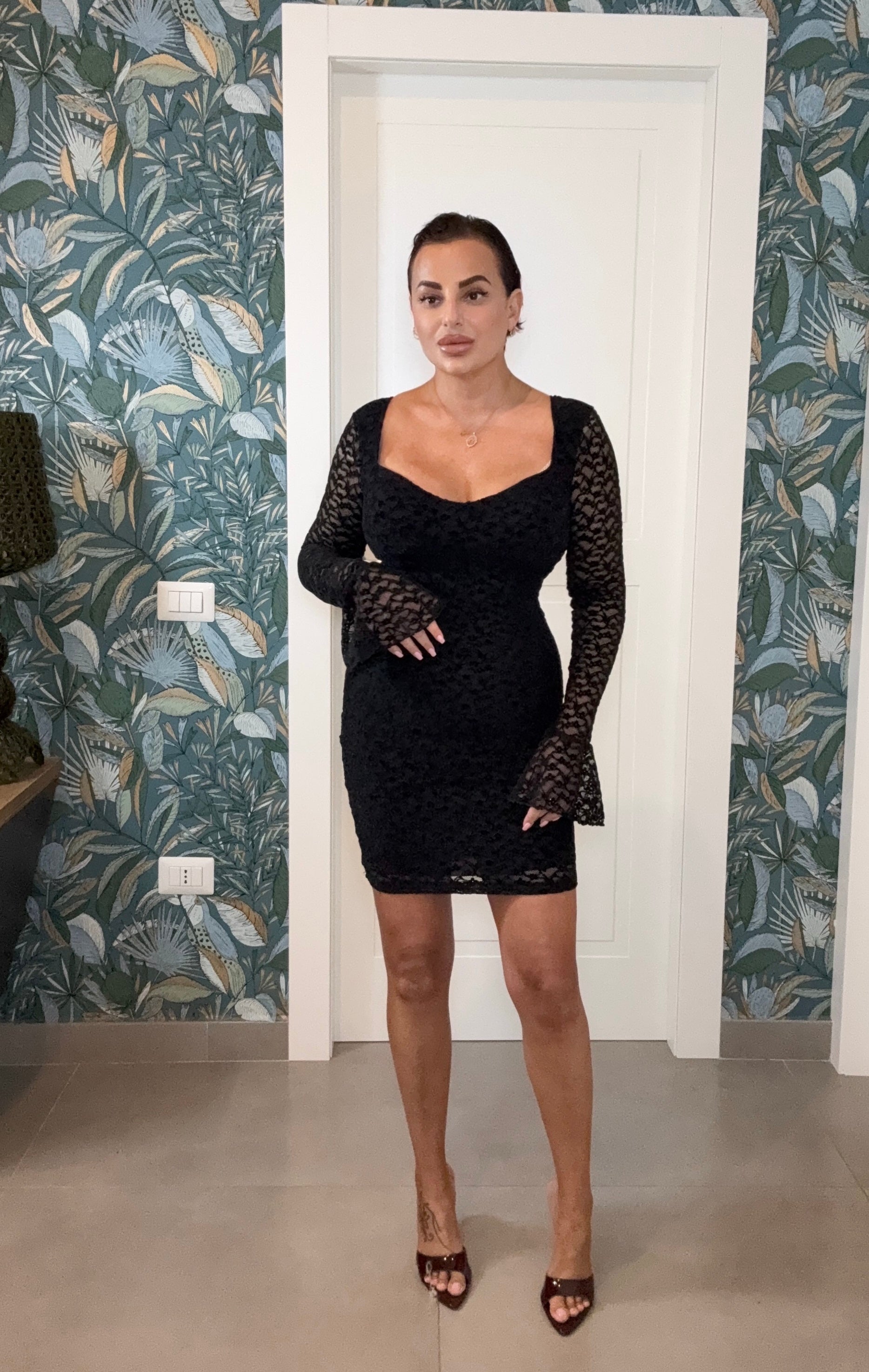 Abito scollo cuore nero