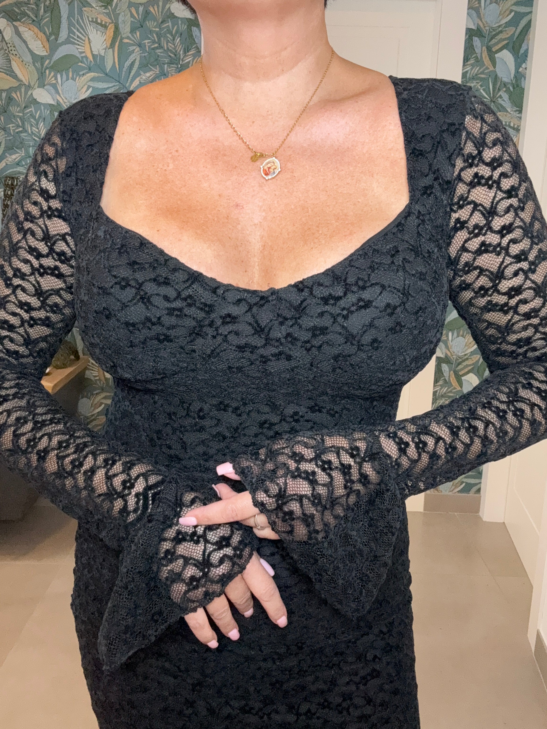 Abito scollo cuore nero