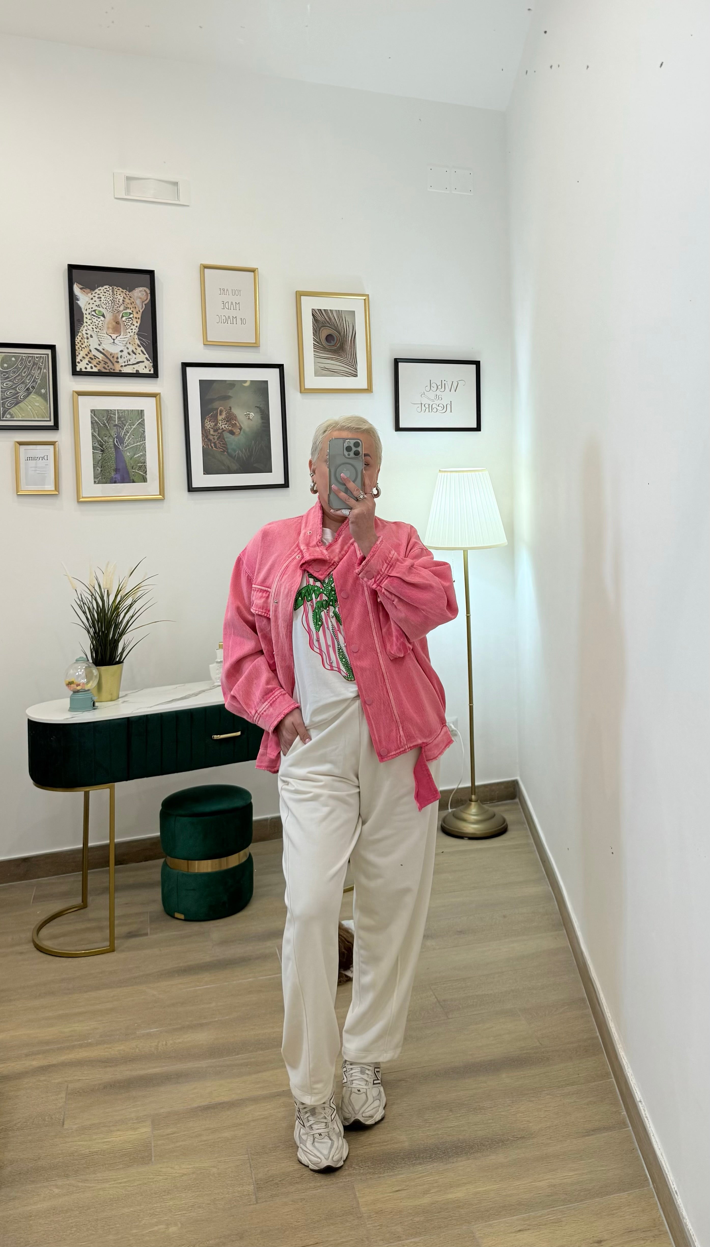Pantatuta White